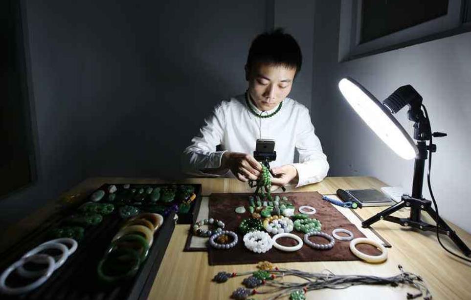 3万粉丝的小主播,直播6小时赚到1套房,学会3个技巧很重要