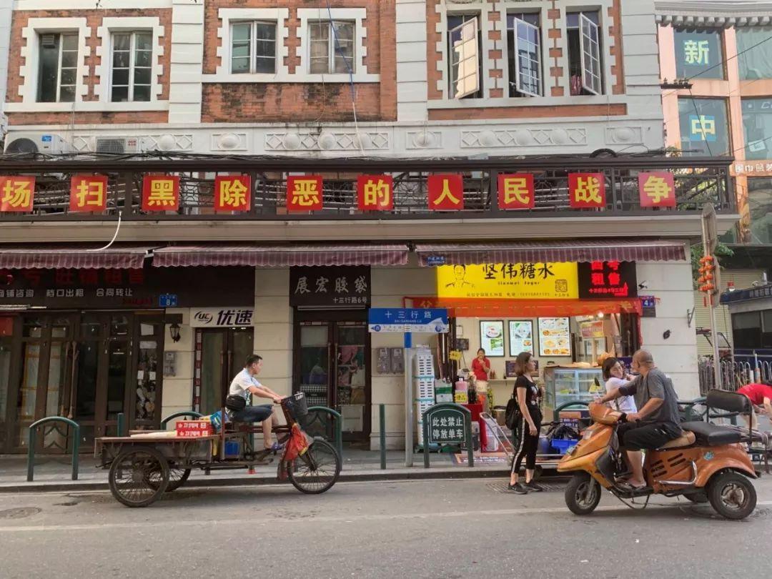 揭秘广州十三行:每天数十万人血拼,买走上千吨衣服