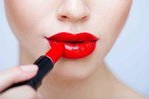女生经常涂的口红,你知道是用什么做的?虫子做的口红你用过吗?