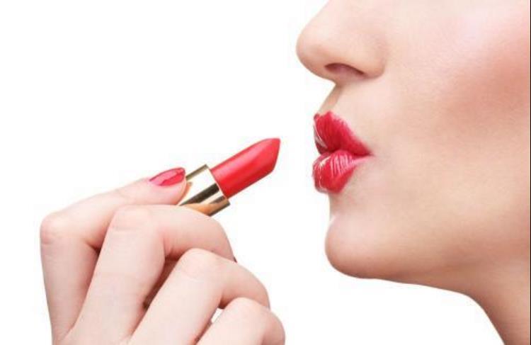 女生经常涂的口红,你知道是用什么做的?虫子做的口红你用过吗?