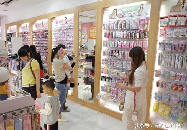 详细阅读:现在开饰品店要多少钱(饰品店成本及利润分析) 现在开饰品店要多少钱(饰品店成本及利润分析)