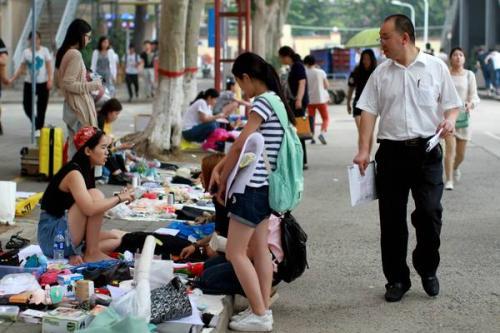 摆摊卖什么更赚钱?看完这5个品类也许你也能月入过万