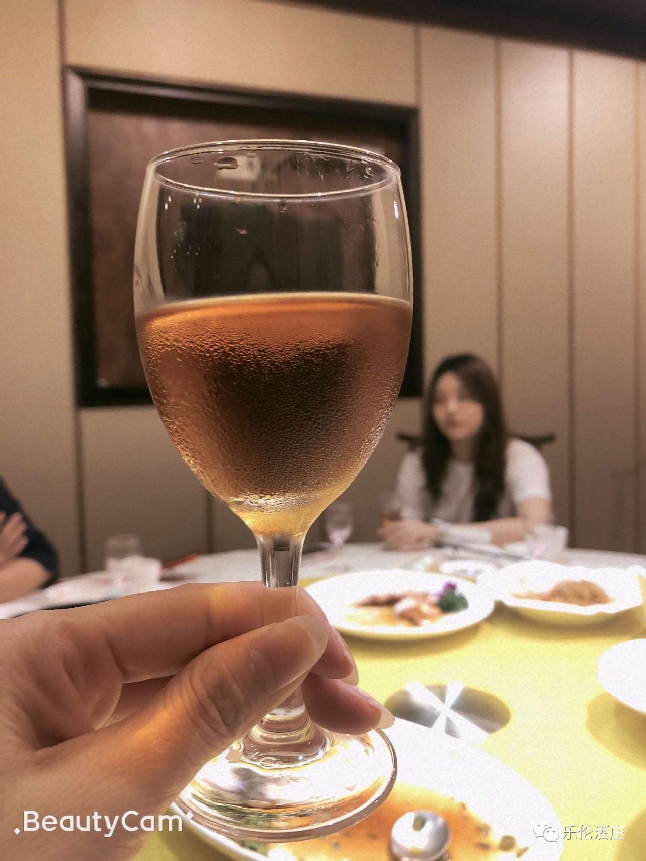 朋友圈卖酒的宣传语怎么写（微商卖酒的精彩广告语）