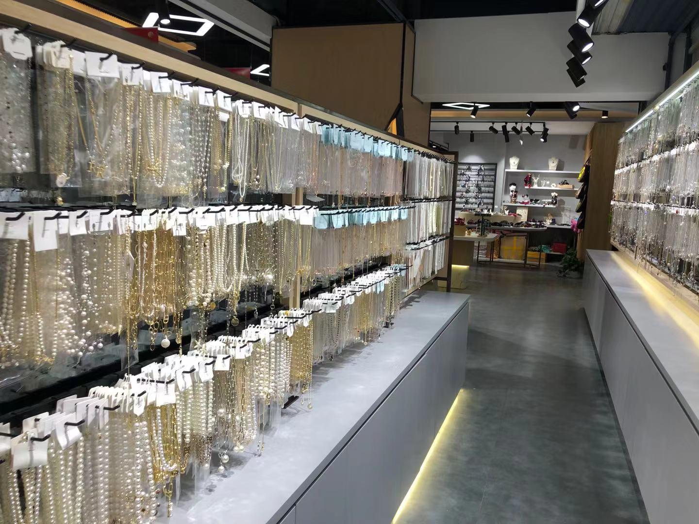 重庆女孩的天堂:来福士一街之隔,重庆超大饰品批发市场