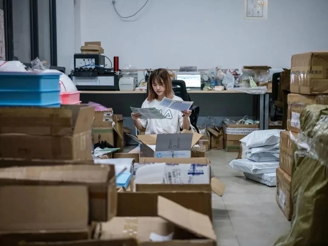 大学生网上创业干什么好（大学生的电商创业路程解析）