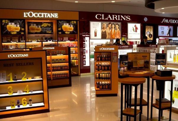 不做会计转行开化妆品店,他的几个加盟店年营收500万