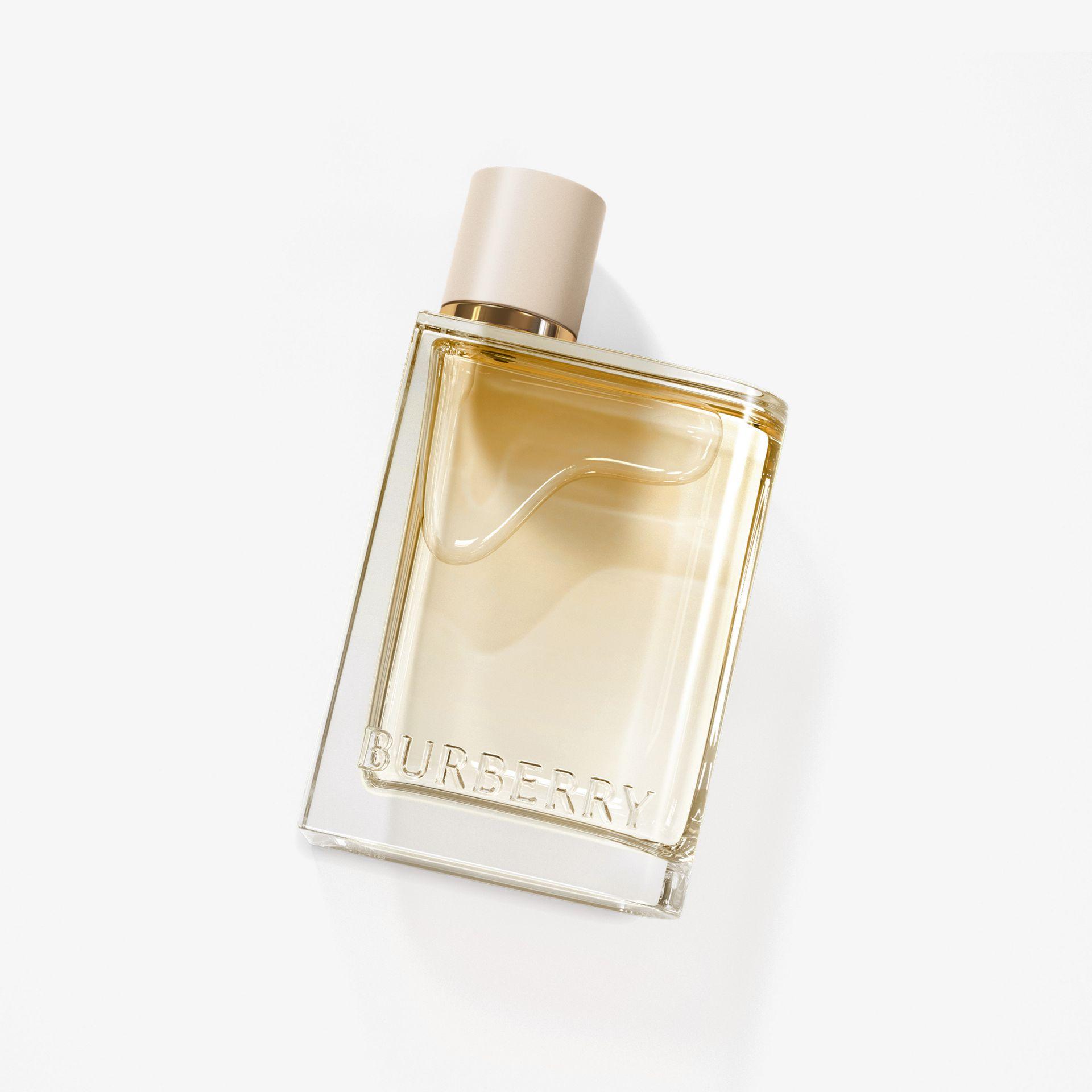 自由写意的年轻气息:Burberry新款香水Her London Dream