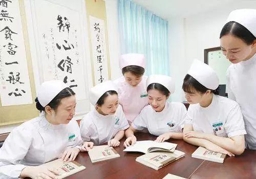 女生最吃香的十大职业,工作轻松,收入可观