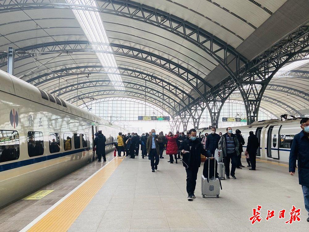 2021年春运火车票30日开售,提前到每日5:00开始售票