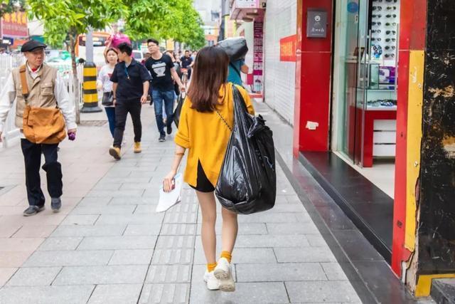 网上服装批发哪里好（服装新手必备货源渠道）