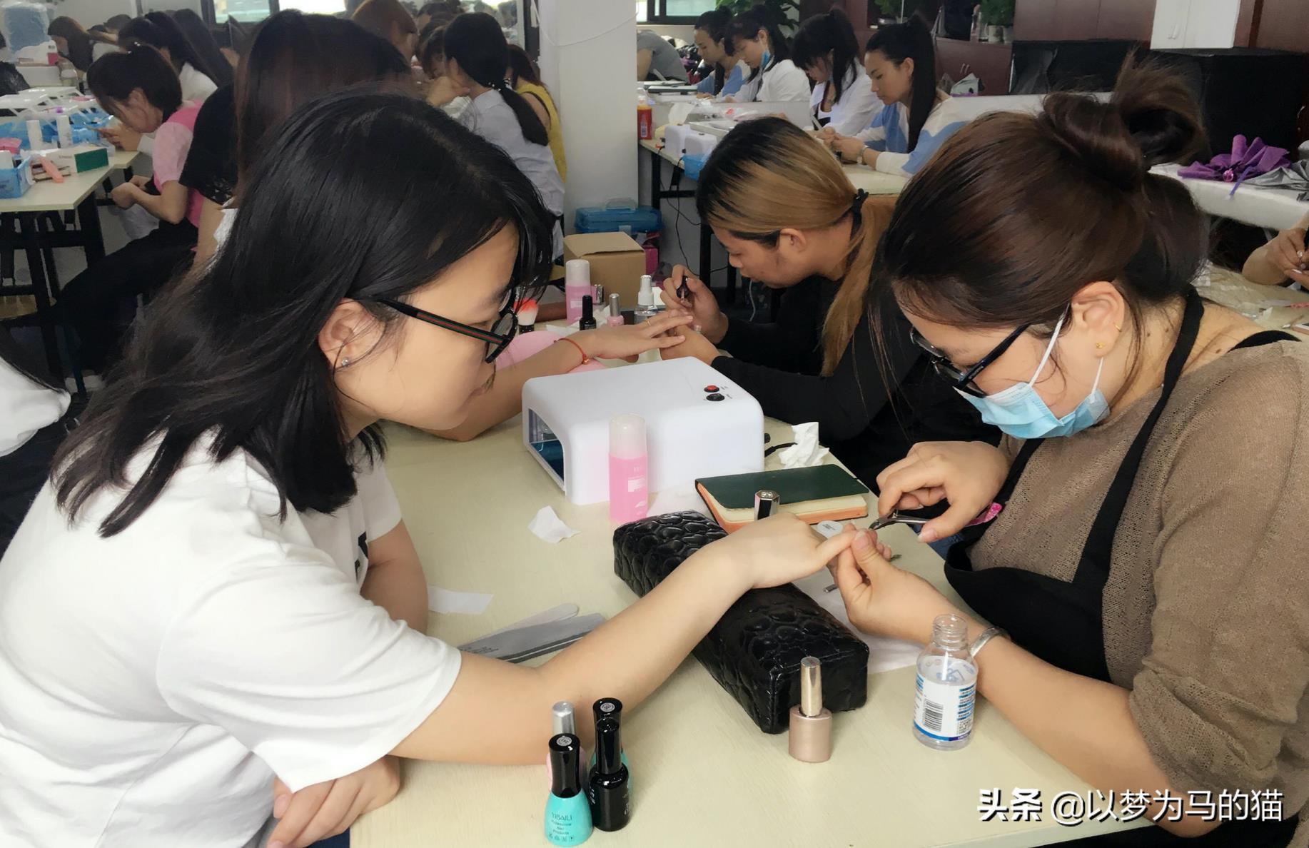 女生学历不高,学这5种手艺上手快,学时较短,收入发展都不错