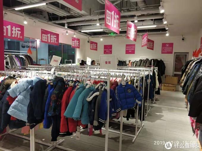 实惠到你想象不到!唯品会线下折扣店唯品仓探店