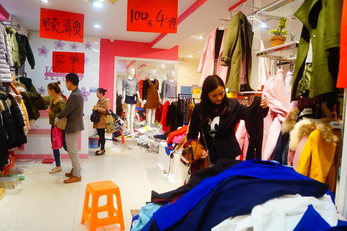 服装店月赚22万,每天进店500人,都是冲着“免费送衣”来的