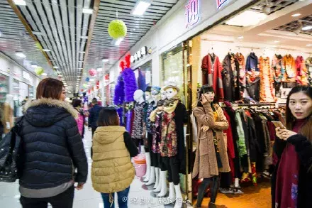 服装货源地!全国9大批发市场,价低货足风格多