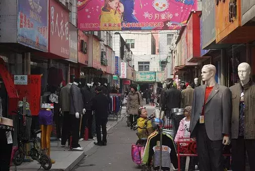 服装货源地!全国9大批发市场,价低货足风格多