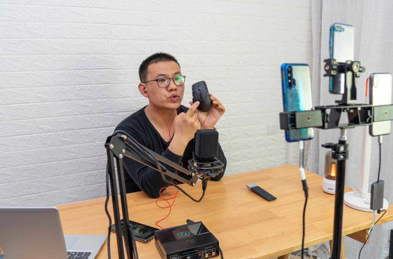 手把手教你从0做主播,月入过万不是梦,别说学不会