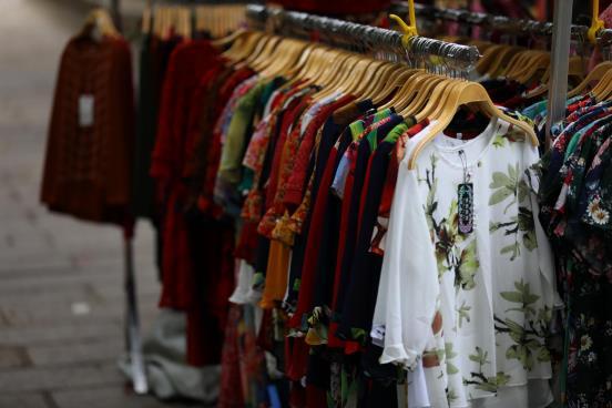 你不知道的暴利:5毛钱一斤的服装尾货,这家公司一年卖了30亿