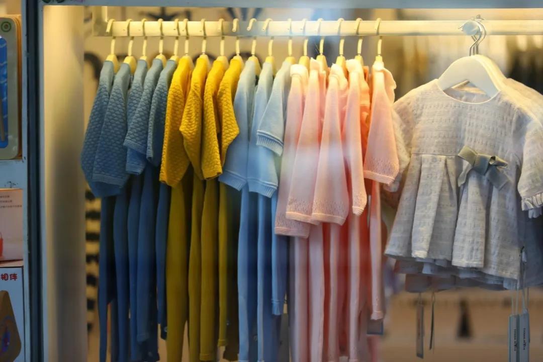 你不知道的暴利:5毛钱一斤的服装尾货,这家公司一年卖了30亿