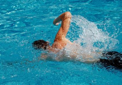 游泳有哪些好处 游泳能让身体排毒吗