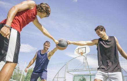 怎么提升篮球场上的运动表现 篮球相关的功能性训练方法