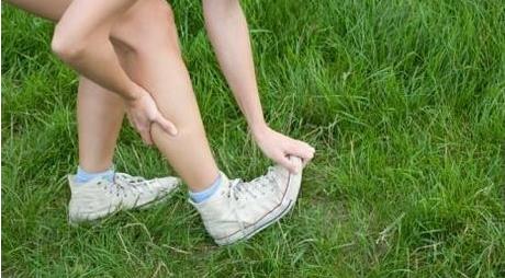 运动时腿抽筋怎么办 腿抽筋的原因是什么