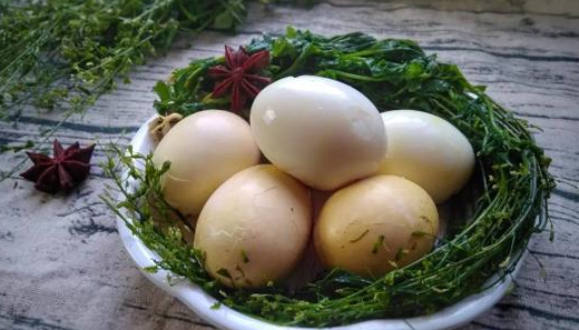 三月三煮鸡蛋是用什么菜