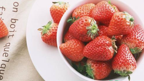 怎么看草莓是否染色（草莓的清洗方法）