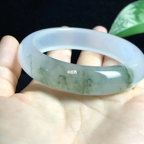 天山翠属于什么玉(独龙玉与翡翠哪个好)