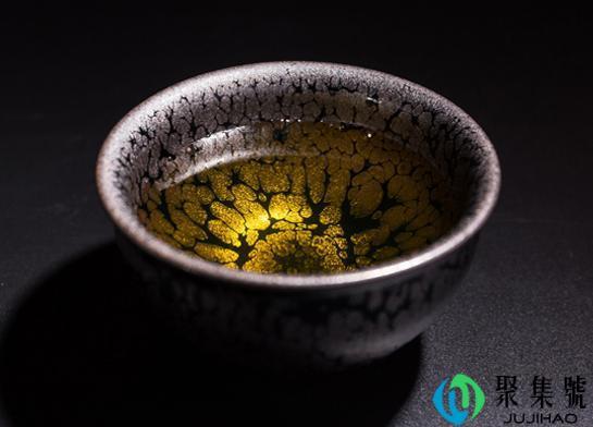 茶汤倒入建盏就可以养出七彩了吗?新手养盏不注重这3点适得其反