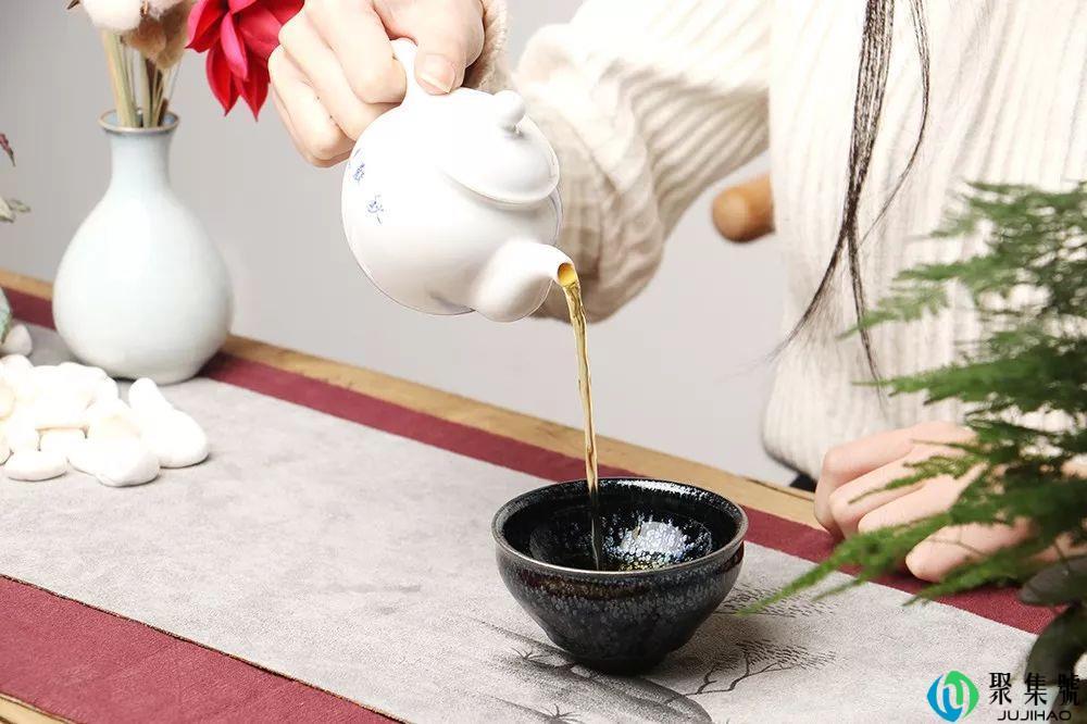 茶汤倒入建盏就可以养出七彩了吗?新手养盏不注重这3点适得其反
