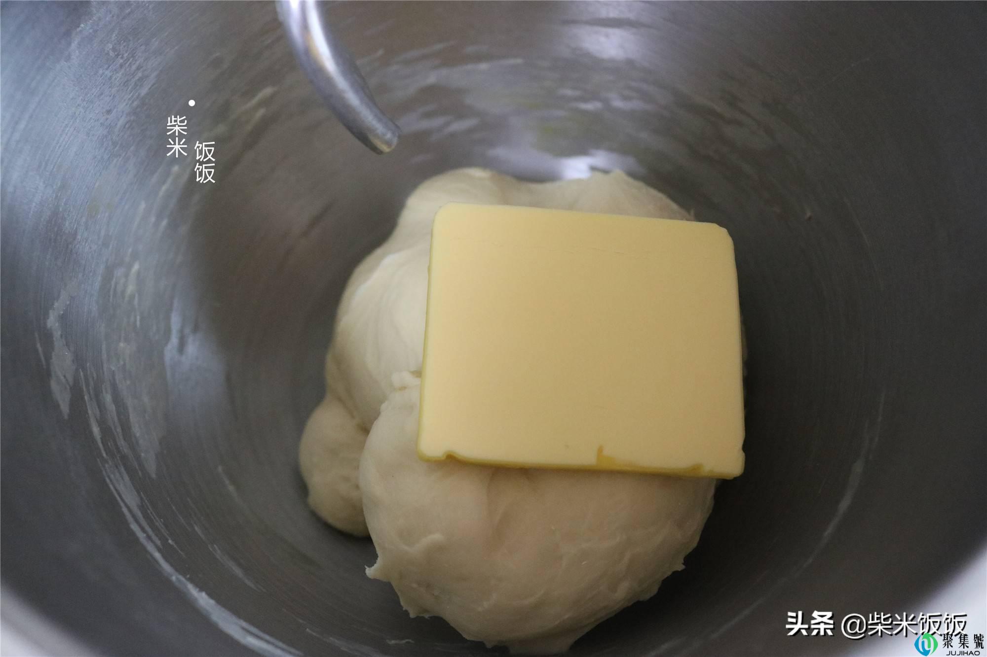 不想早起做早餐,就烤两个面包吧,又香又软,三天早餐不愁了