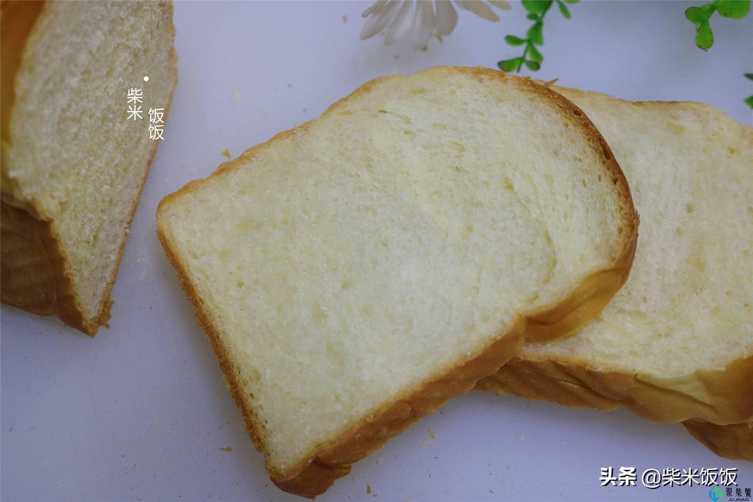 不想早起做早餐,就烤两个面包吧,又香又软,三天早餐不愁了