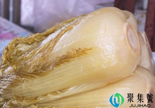 腌酸菜可以放味精吗(炖酸菜放鸡精还是味精)