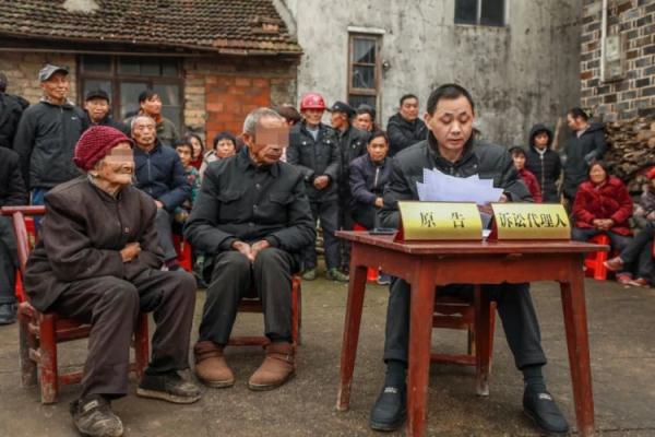老人起诉子女要赡养费 法官破防了(老人起诉子女不赡养诉讼费)