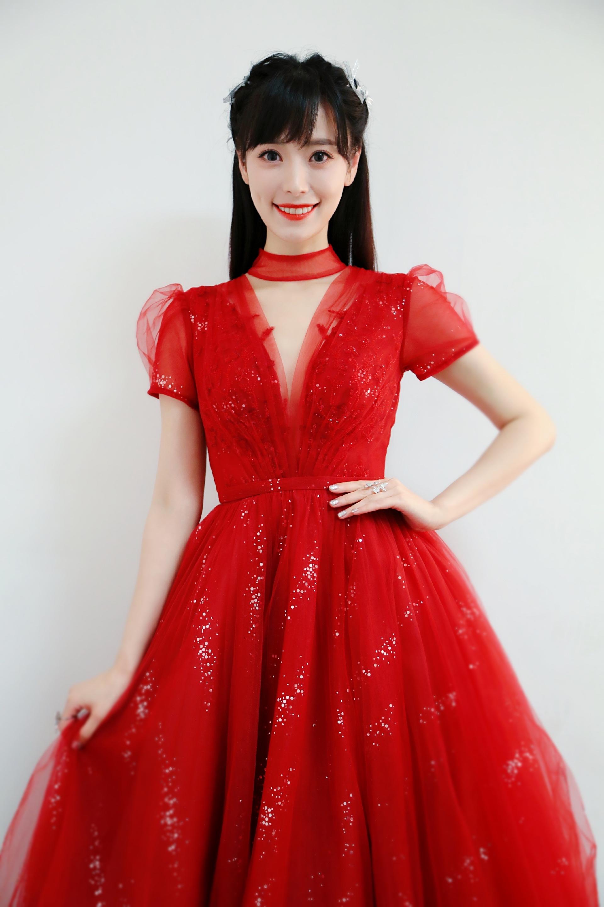 2022东方卫视主持人(司雯嘉主持东方卫视跨年)