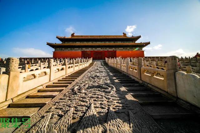 紫色代表什么意思(紫色代表什么寓意和象征意义)