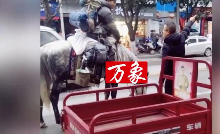 小伙骑马4000公里从新疆回家过年(骑马回家)