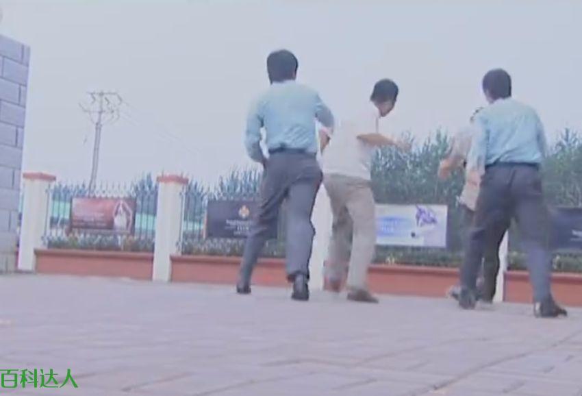 一个房地产老板破产后的囧事!-《杨光的快乐生活》