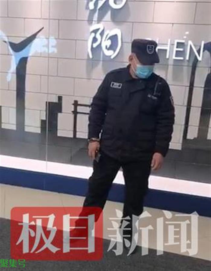 顾客购物30万所赠纸盒被保安索回（纸箱很贵吗）