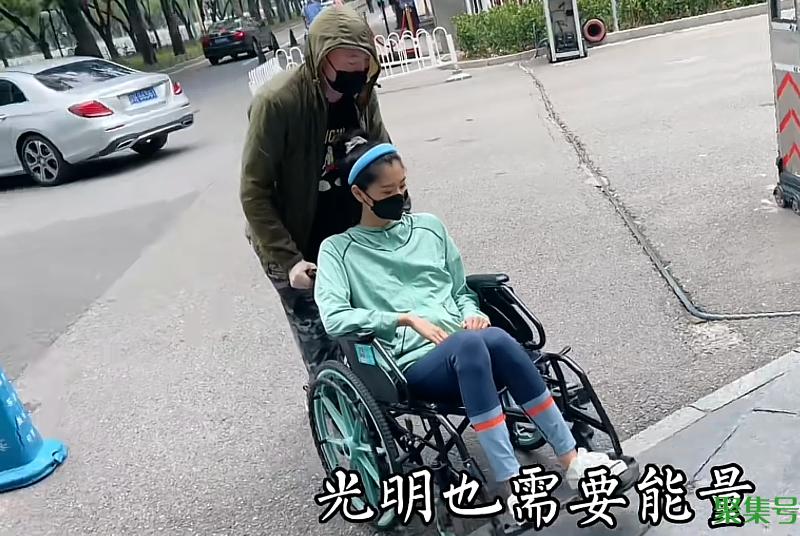 28岁舞蹈家因胃癌去世!确诊仅8个月,化疗8次身形消瘦头发掉光