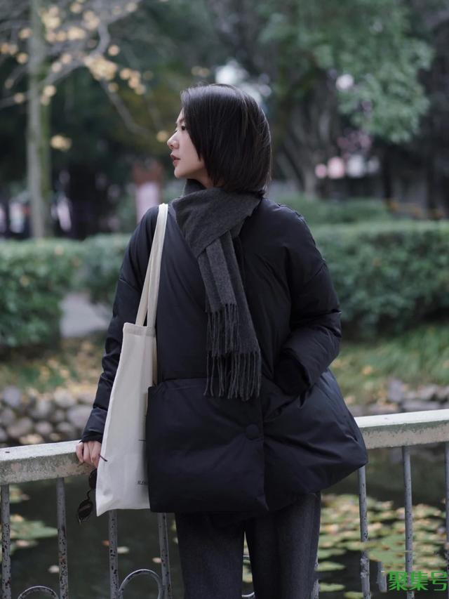 黑色羽绒服起亮怎么办（黑色羽绒服发亮怎么处理方法）