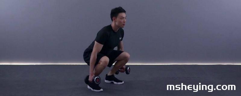 哑铃大腿训练动作