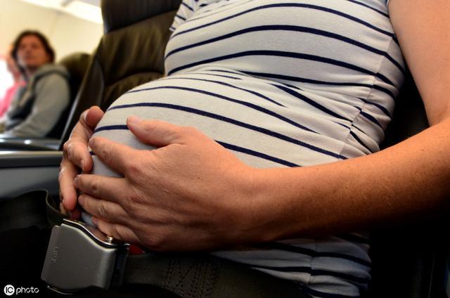 怀孕能坐飞机吗，宝宝多大能坐飞机？