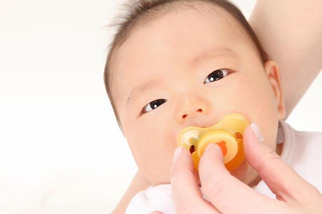 混合喂养孩子不吃奶粉怎么办，宝宝不喜欢吃奶嘴