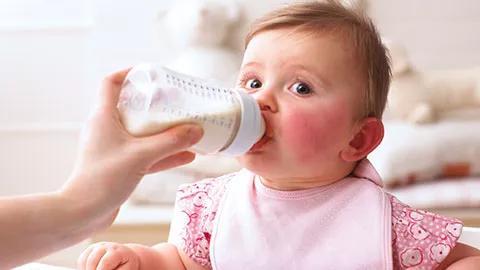 宝宝喝什么奶粉最好（好评率较高的十款宝宝奶粉）