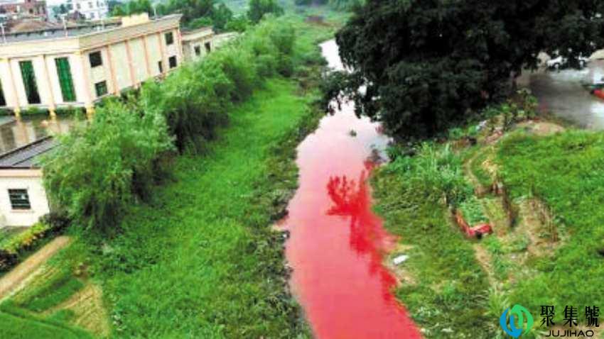 一下雨就变成红色的是什么河