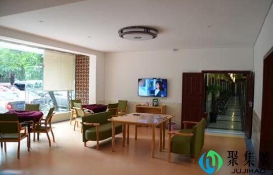 康养中心和养老院的区别