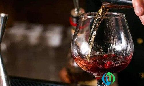 1瓶红酒相当于几两白酒