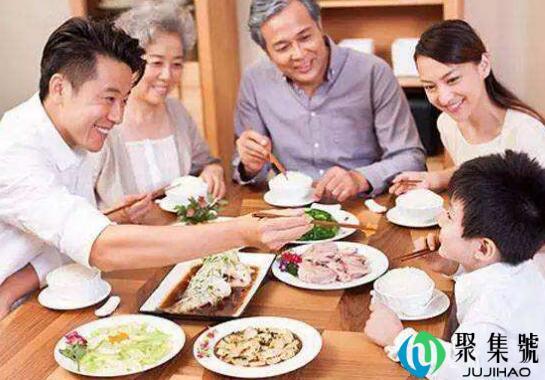 给别人夹菜礼貌吗