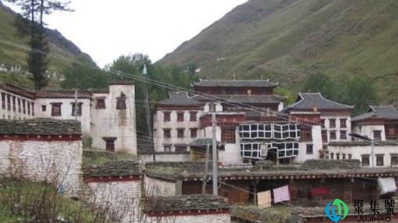 家有滴泪屋三年一场哭什么意思